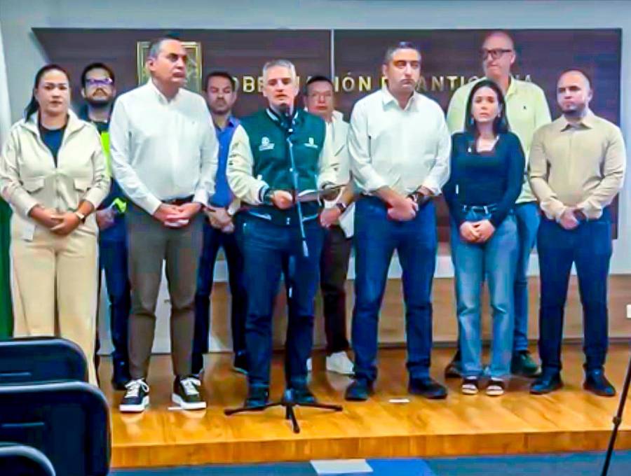 El gobernador de Antioquia hizo el anuncio de su intención de presentar una nulidad contra la suspensión de las órdenes de captura en compañía de los alcaldes del Valle de Aburrá. FOTO: Cortesía