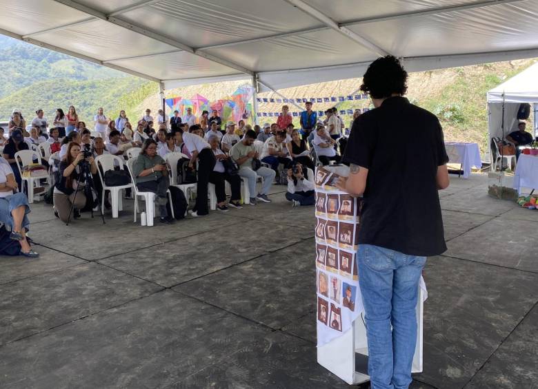 Acto de conmemoración de más de dos décadas de la Operación Orión. FOTO: Imagen tomada de las redes de la Corporación Jurídica Libertad