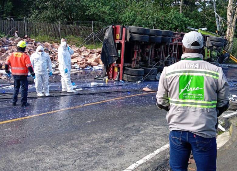 Sitio del accidente del camión cargado con detergente líquido. FOTO: Cortesía