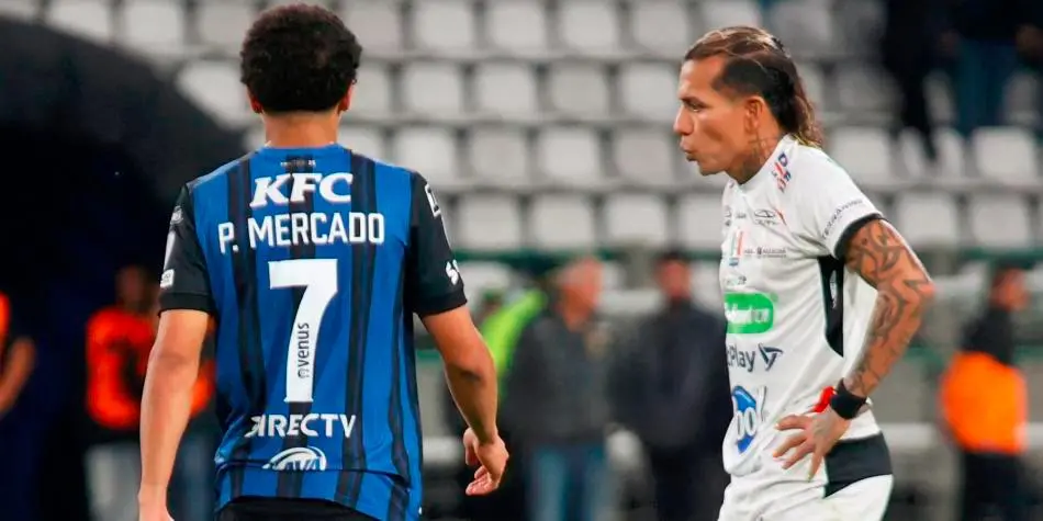 En la imagen aparece Dayro Moreno con la frustración que causó la eliminación del Once Caldas. FOTO AFP
