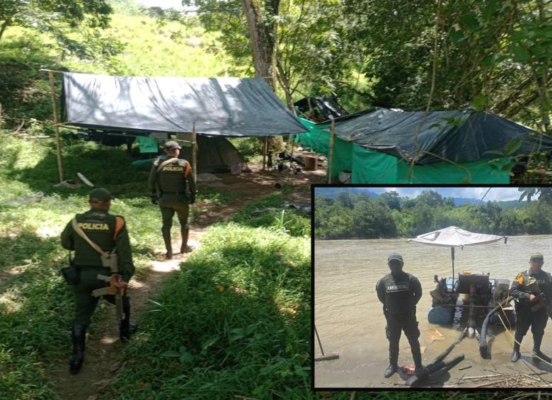 Adelante, una de las dragas incautadas por las autoridades. Atrás, cambuches donde al parecer se alojaban los mineros ilegales. FOTO: Cortesía Policía Antioquia.