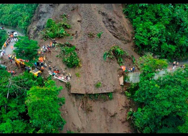 Las autoridades ya confirmaron la muerte de 34 personas y continúan en la labor de rescate de los cuerpos e identificación de los mismos. FOTO: CORTESÍA. 