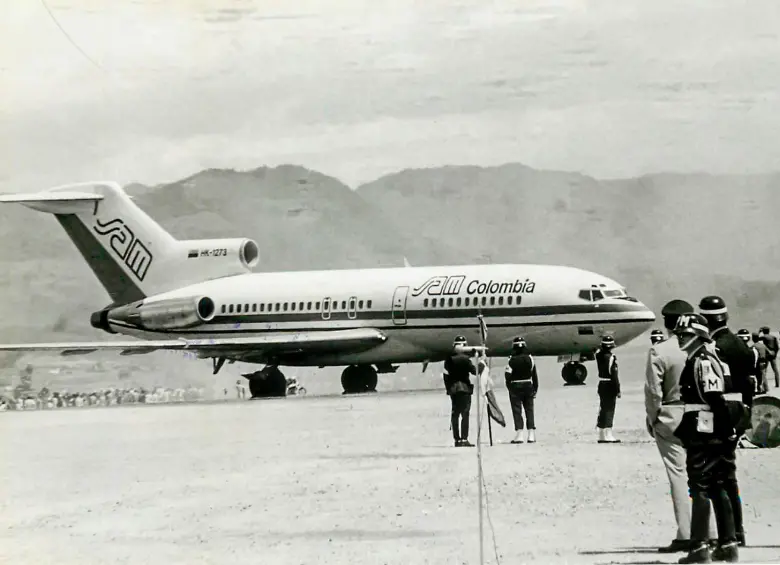 Uno de los primeros aviones que aterrizó en el aeropuerto de Rionegro el 29 de agosto de 1985. FOTO CIP-EL COLOMBIANO