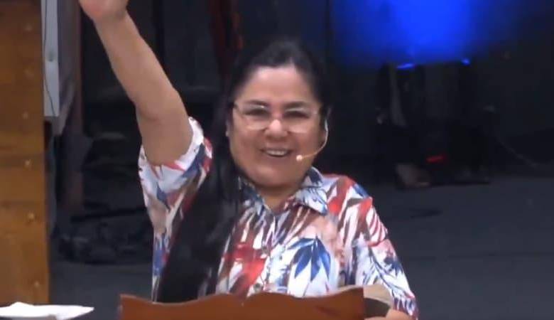 La pastora sorprendió con su reacción ante un temblor que sacudió la ciudad de Lima, Perú. Imagen tomada del video.