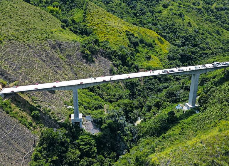 Las obras asumidas por la Gobernación corresponden a una vía de 19,5 km entre Santa Fe de Antioquia y la boca del túnel en Giraldo. FOTO Manuel Saldarriaga