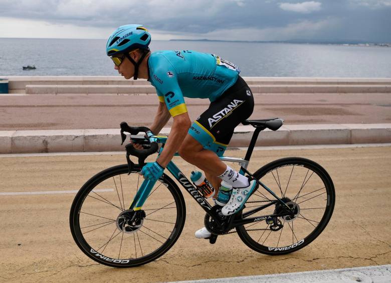 Según confirmó el equipo Astana, el ciclista estaba padeciendo una lesión de cadera. FOTO: AFP