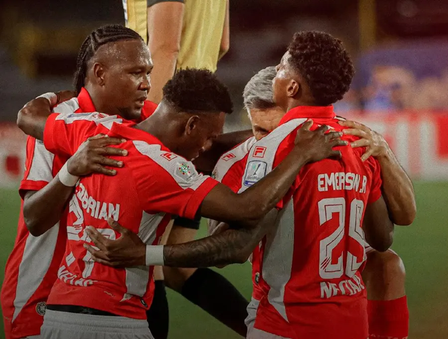 Santa Fe celebró una nueva victoria en el clásico bogotano después de remontar un marcador adverso ante Millonarios. FOTO: @SantaFe
