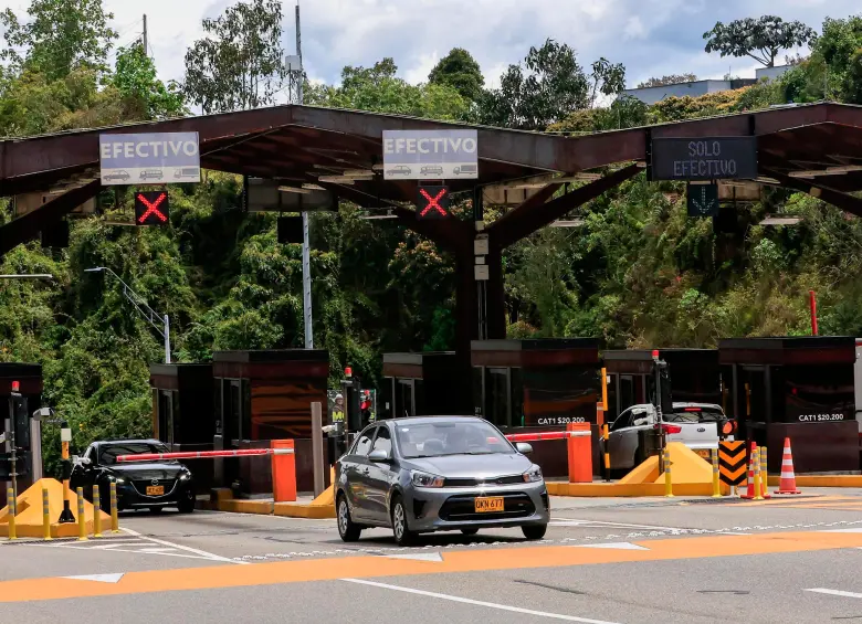 Imagen de uno de sus peajes de la autopista Medellín - Bogotá. FOTO Camilo Suárez