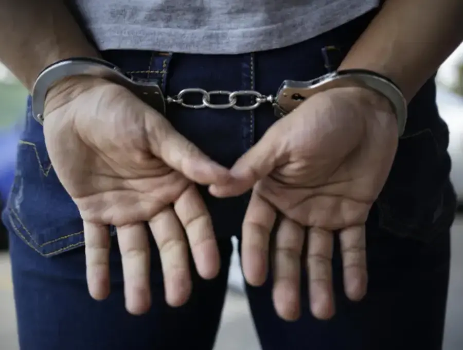 Imagen ilustrativa de una persona esposada. Foto: Colprensa.