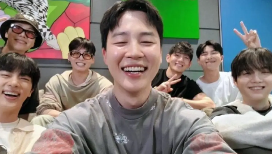 Mediante un en vivo hecho en la red social Weverse, el grupo surcoreano confirmó su tan esperado regreso. Imagen, captura de video. 