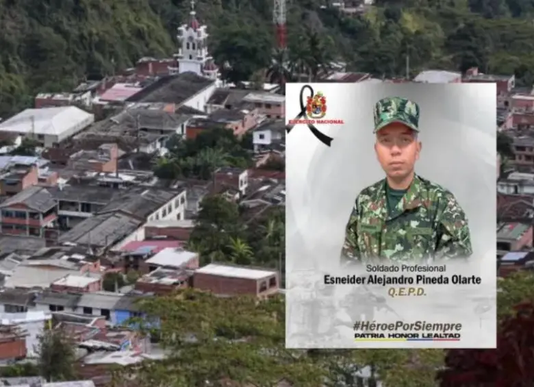 Adelante, el soldado fallecido en el ataque armado de las Disidencias en San Andrés de Cuerquia. FOTO: EL COLOMBIANO y Cortesía.