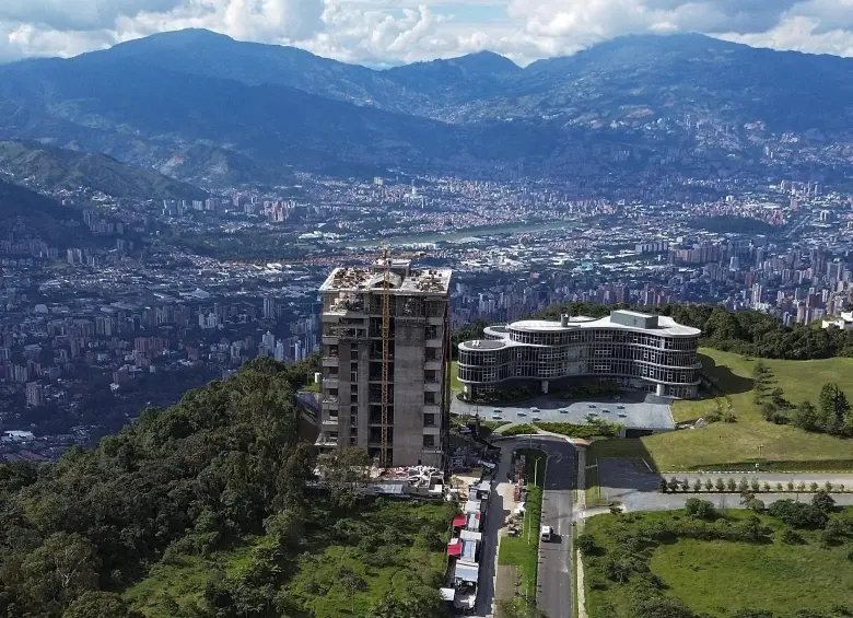 La construcción de varios proyectos inmobiliarios en el Alto de las Palmas generó este año un fuerte debate en Envigado. En la imagen, aspecto del proyecto Cuantum. FOTO: Manuel Saldarriaga Quintero