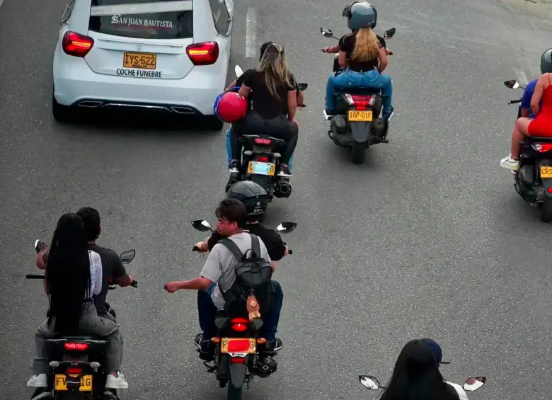 En la imagen de observan las motos con las placas tapadas. FOTO: CORTESÍA ALCALDÍA DE ITAGÜÍ