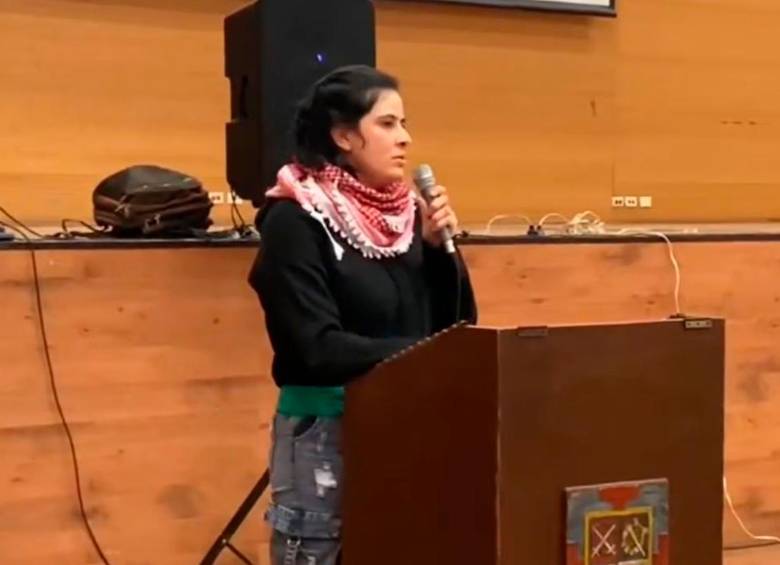 Alias Violeta también dijo que el ELN estaba dispuesto a permitir que los menores de 14 años que podrían estar entre sus filas regresen a sus hogares, bajo ciertas condiciones. FOTO: CAPTURA DE VIDEO