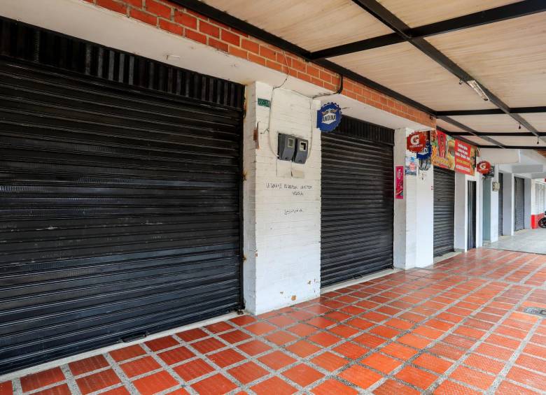 En La Pintada abundan los locales cerrados. Se estima que el 80% del comercio está en crisis. FOTOS Jaime pérez