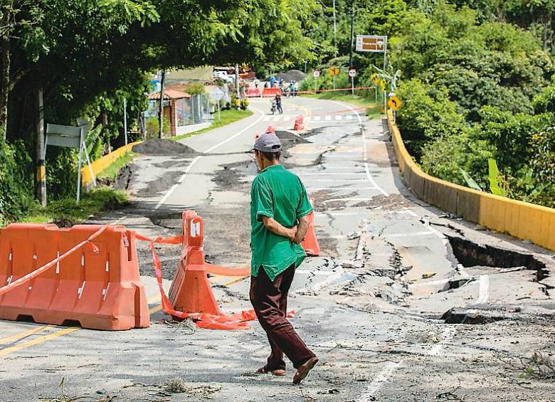 Las grietas en el puente del sector La Quiebra, en Santa Bárbara, obligaron a su cierre total por al menos un mes.