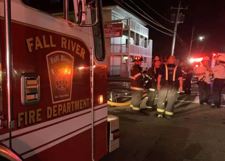 El Departamento de Bomberos de Fall River, en Massachusetts, respondió al incendio en la residencia Gabriel House, donde murieron nueve personas. FOTO: tomada de Massachusetts Department of Fire Services vía X