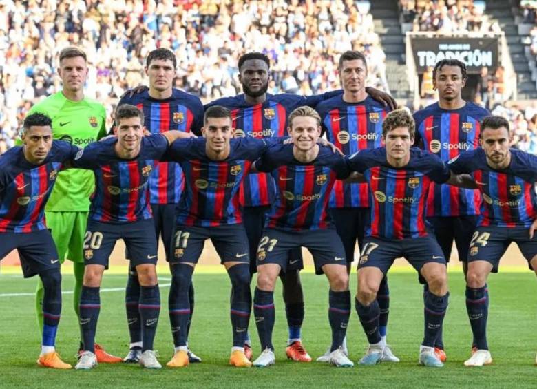 El F.C. Barcelona antes de iniciar un partido de la Liga de España. FOTO: Getty