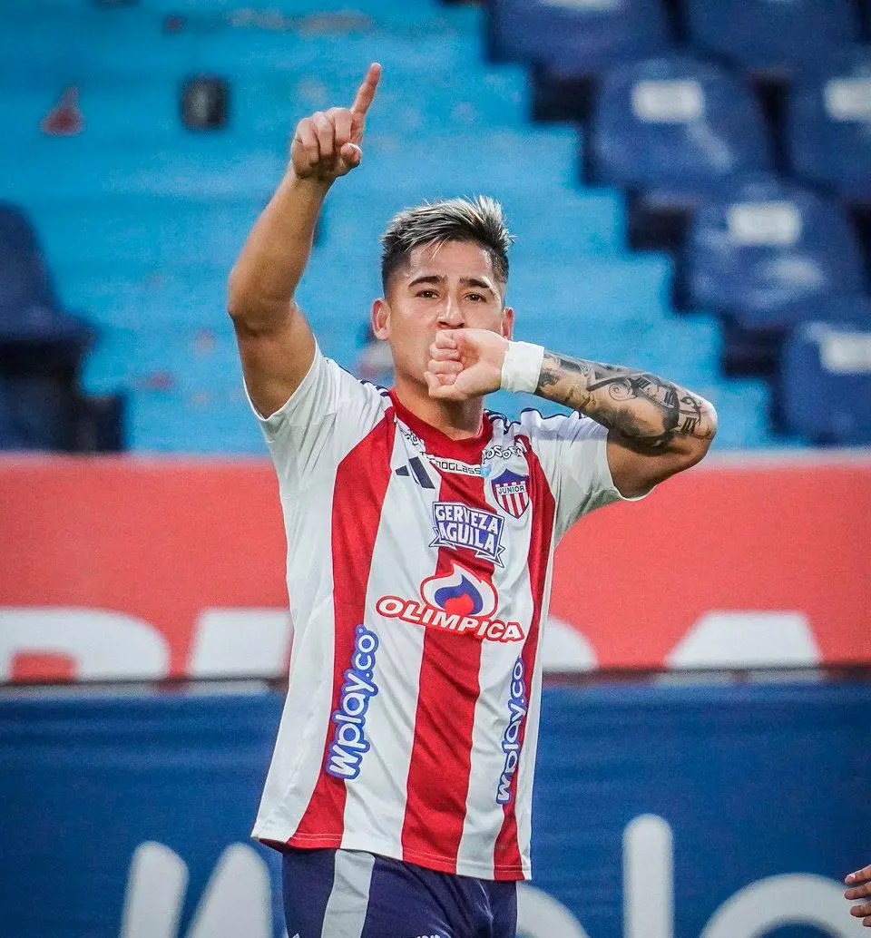 El futbolista paraguayo Guillermo Paiva anotó el gol con el que Junior de Barranquilla gana la serie contra Once Caldas. <span class="mln_uppercase_mln">FOTO</span> <b><span class="mln_uppercase_mln">colprensa</span></b> 