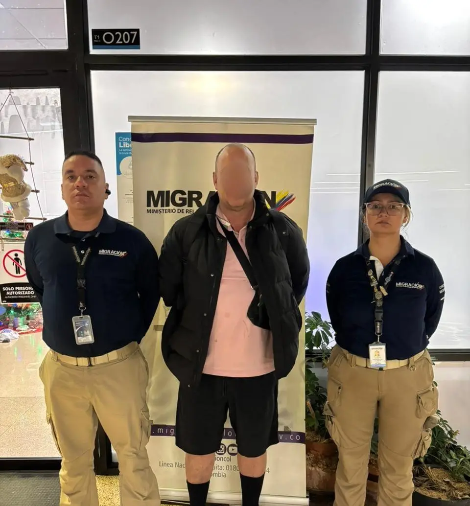 El hombre de 49 años era requerido también por porte ilegal de armas. FOTO: Cortesía Migración Colombia
