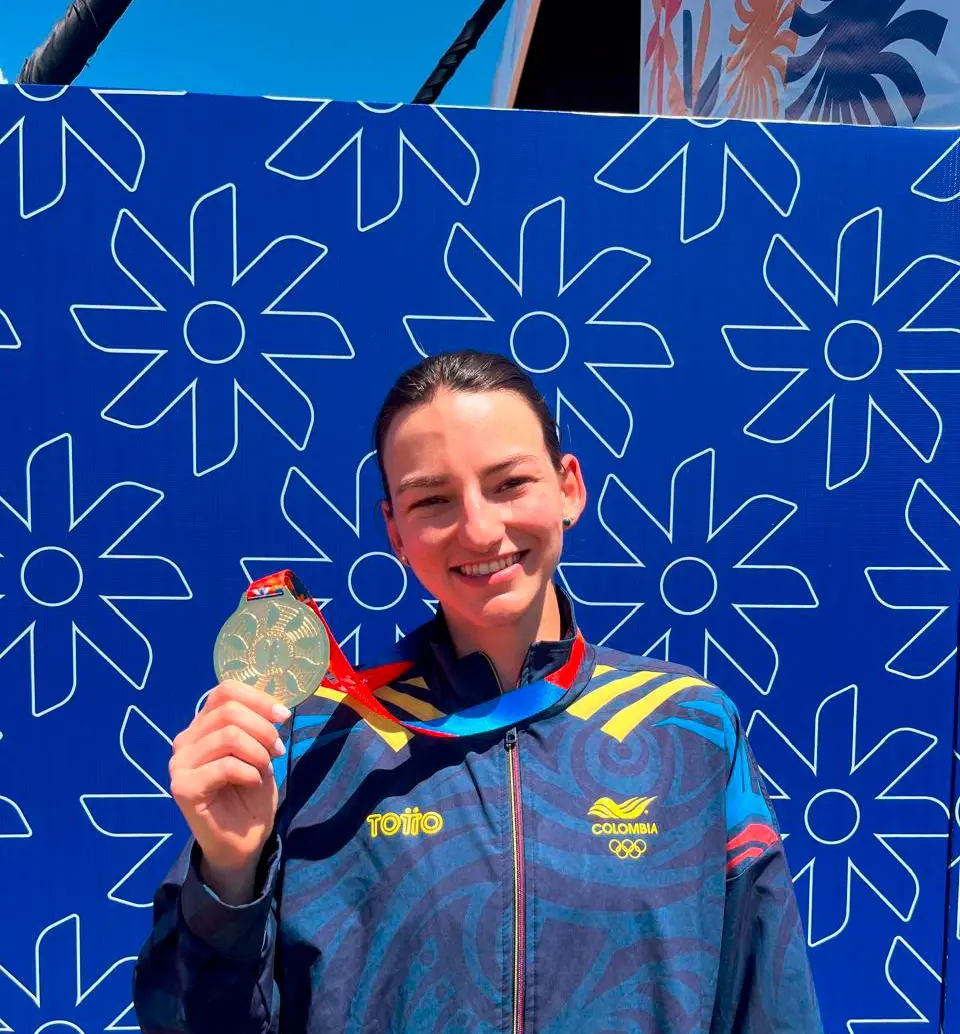 La deportista cundinamarquesa Ana María Roa le dio a Colombia, en la prueba de ciclomontañismo femenino, la primera medalla de oro en esta edición de los Juegos Bolivarianos, que cuenta con 17 delegaciones. <span class="mln_uppercase_mln">FOTO</span><b><span class="mln_uppercase_mln"> coc</span></b>