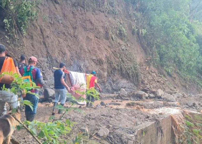 Los derrumbes en vías terciarias han dejado pérdidas millonarias en cultivos en todo el municipio de Peque. FOTO: CORTESÍA ALCALDÍA PEQUE