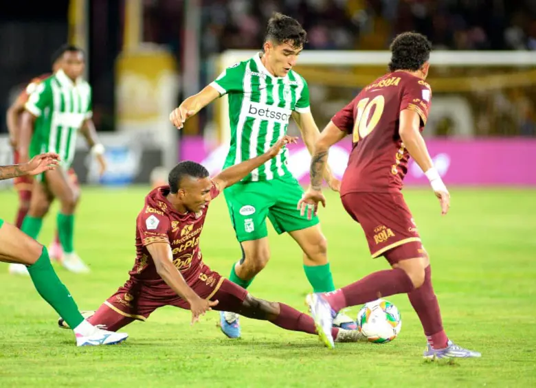 Atlético Nacional empezará el duelo de vuelta, este sábado en el Atanasio, con la ventaja del gol conseguido en la ida, pero ante un rival como Deportes Tolima no se puede confiar si quiere llegar a la final. FOTO colprensa