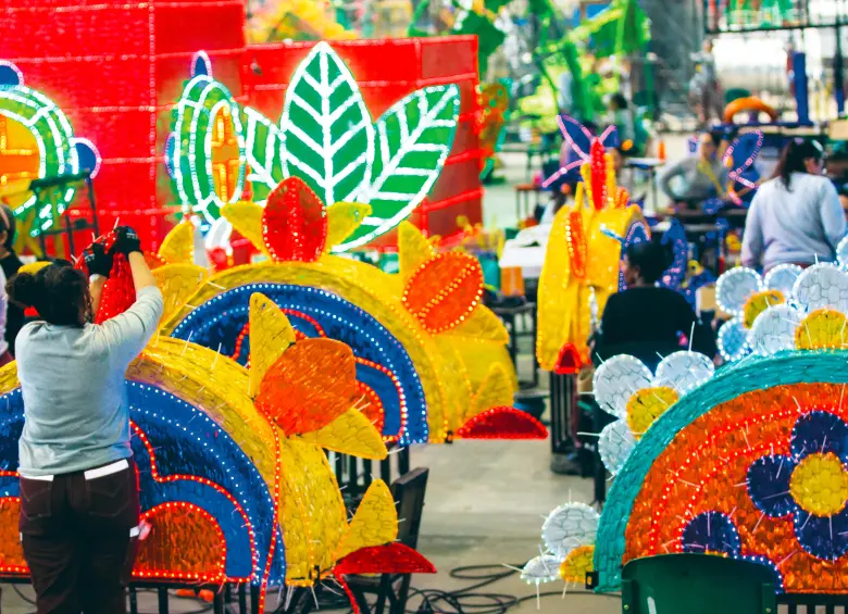 Durante todo el año, 440 personas se encargan de la elaboración de las figuras de los alumbrados navideños. FOTO CAMILO SUÁREZ