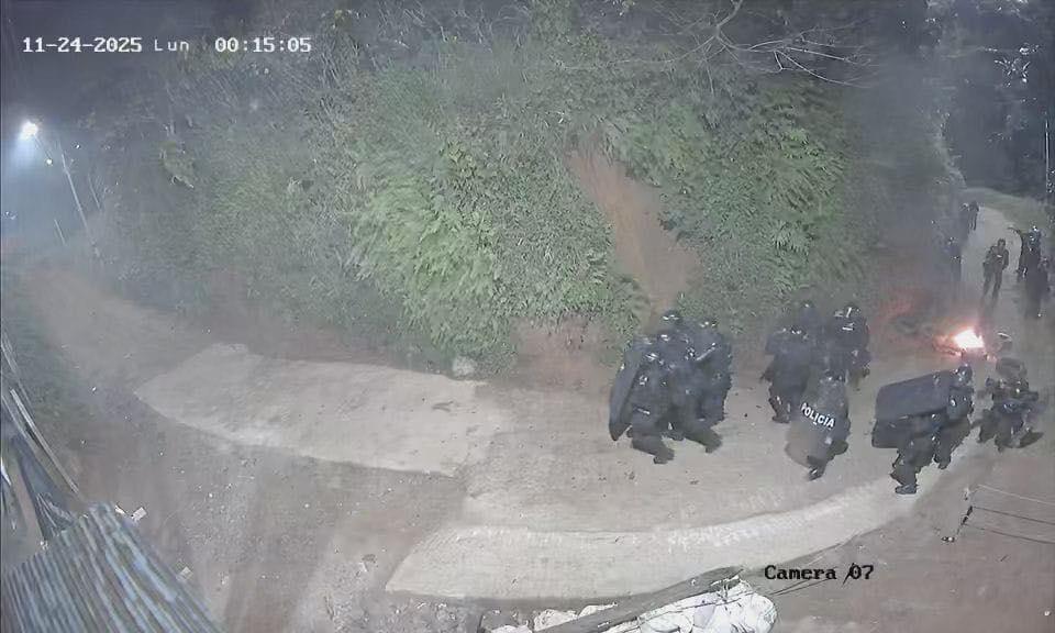 El personal de UNDMO procedió en el lugar, sin embargo, las autoridades afirmaron que varias personas evitaron la ejecución de la orden de registro. FOTO: Cortesía empresa Frontera Gold S.A.S