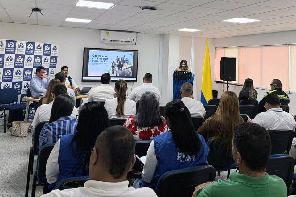 El espacio busca reducir la violencia y la congestión judicial en la capital de La Guajira mediante acuerdos con validez legal. FOTO: DEFENSORÍA.
