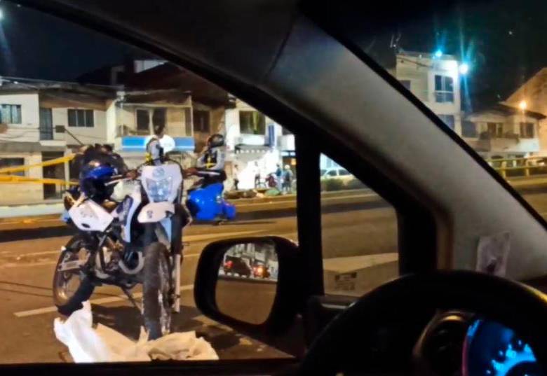 El incidente se registró iniciando el paso elevado de la Avenida Guayabal con la calle 10. FOTO: CORTESÍA DENUNCIAS ANTIOQUIA