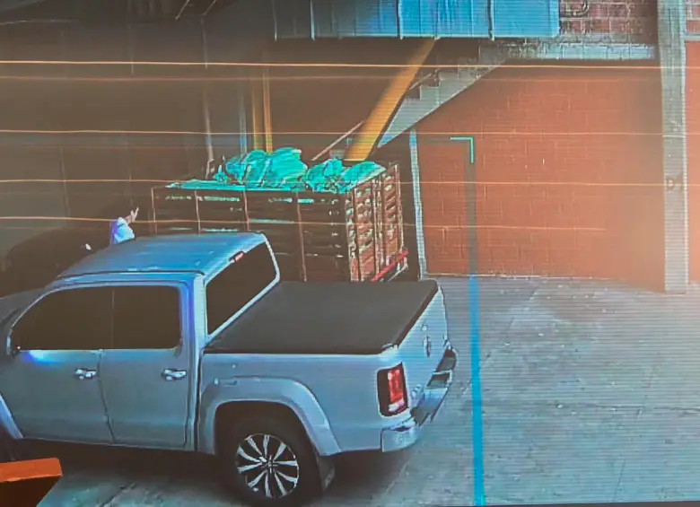 Así ingresaron la pólvora por el mismo sitio donde entran los buses de los equipos y por los túneles por donde ingresan los jugadores de Atlético Nacional. FOTO: CORTESÍA