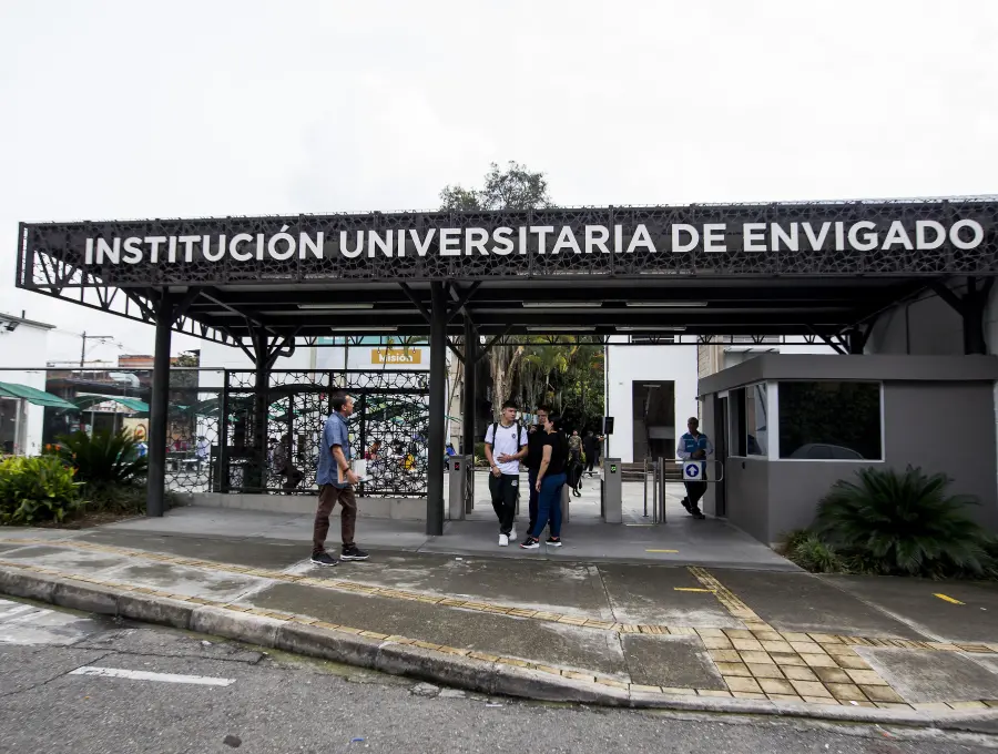 Fachada de la Institución Universitaria de Envigado, donde ocurrieron los hechos. Foto: Julio César Herrera Echeverri