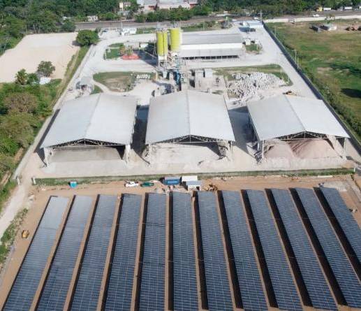 Granja solar en la planta de Cementos Argos en Choloma, Honduras. FOTO cortesía