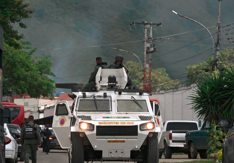 Autoridades venezolanas buscan recuperar el control de la cárcel desde donde operaba el Tren de Aragua. Foto: AFP. 
