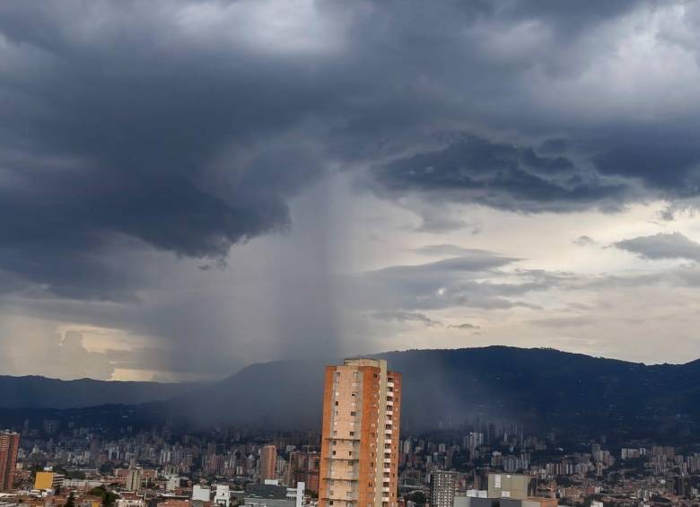 El aguacero de la tarde de este 22 de octubre afecta sobre todo al Nororiente del Aburrá. FOTO: Juan Antonio Sánchez Ocampo.