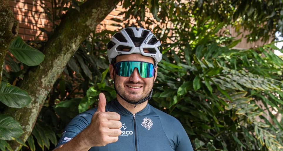 Santiago Córdoba ha participado en unos 20 Clásicos, prueba que también disputó su papá, de quien heredó la pasión por el ciclismo. FOTO CARLOS VELÁSQUEZ