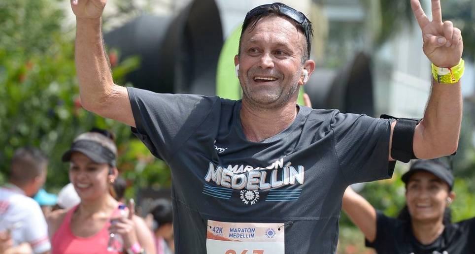 El padre Eduardo Yepes se está preparando para participar en la Maratón de Nueva York de este año, ese será su debut. FOTO cortesía