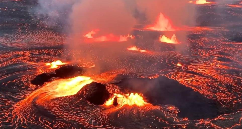 El volcán es uno de los más activos del mundo, tan es así, que turistas pagan para ver las grietas de lava desde el cielo. FOTO: Getty Images