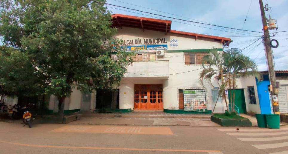 Escuelas rurales y Alcaldía de Necoclí deberá ser reubicada, por afectaciones a la infraestructura después de fuerte sismo. Foto: Cortesía. 