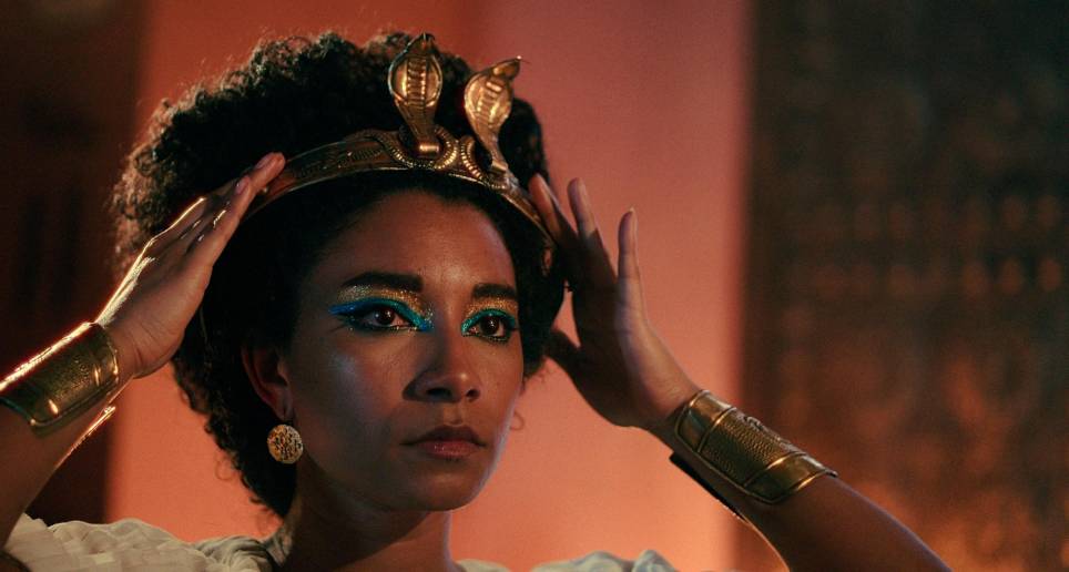 La actriz Adele James en su papel de Cleopatra. Foto Cortesía netflix