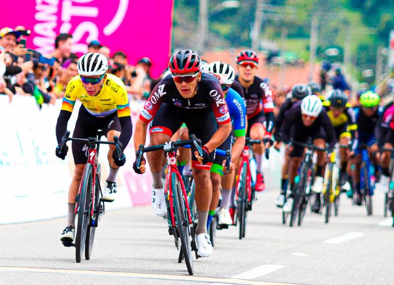 El ciclista boyacense Miguel Ángel López termino segundo, pero sigue siendo el líder de la clasificación general. FOTO: FEDECICLISMO 