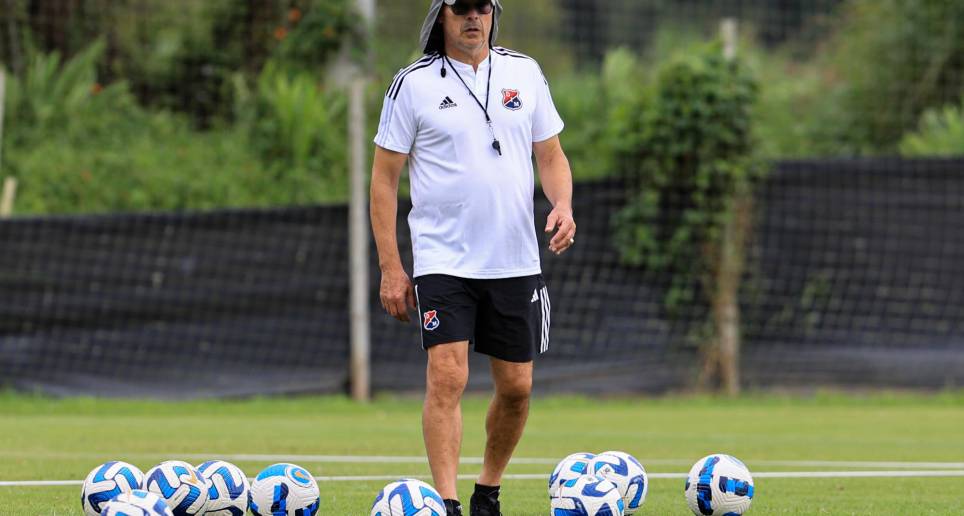 El entrenador Alfredo Arias había dirigido en el fútbol colombiano al Cali y a Independiente Santa Fe. FOTO manuel saldarriaga