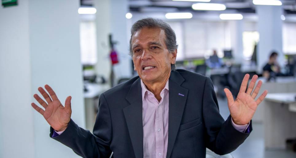 El exrector de EIA, Carlos Felipe Londoño, habló con EL COLOMBIANO del pasado, presente y futuro de los grupor Nutresa, Sura y Argos. FOTO Juan Antonio Sánchez