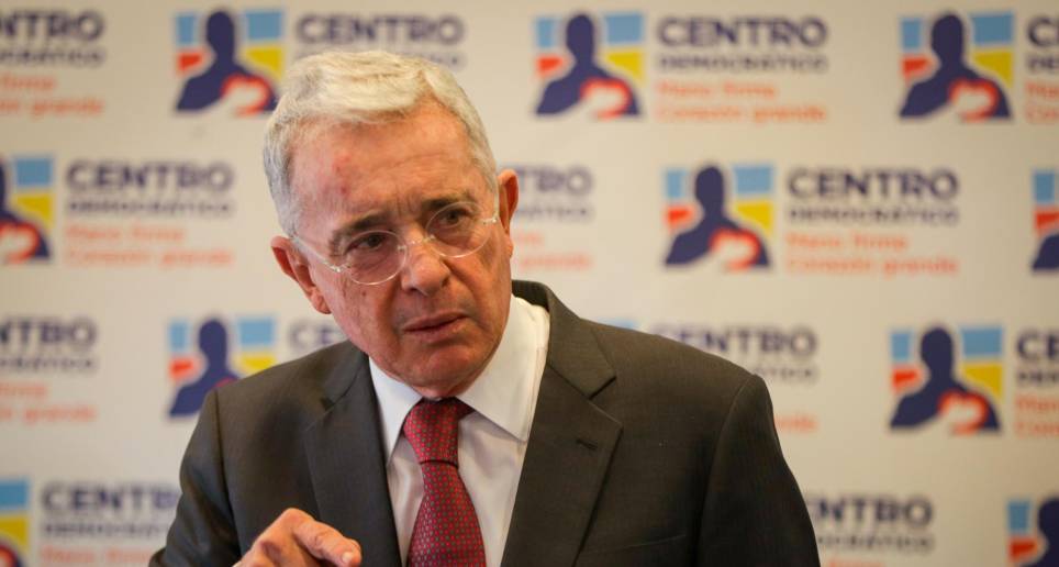 Álvaro Uribe, como senador, se opuso al Acuerdo de Paz del Estado y las FARC. FOTO COLPRENSA 