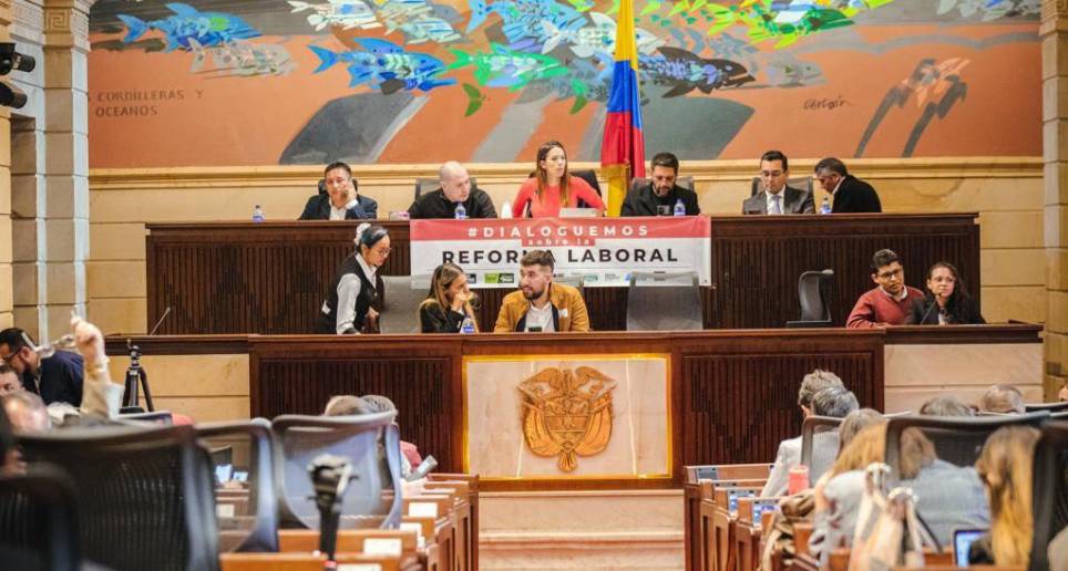 En la legislatura que arranca este 20 de julio se espera que vuelva a ser discutido el proyecto de reforma laboral. FOTO tomada de Twitter @agmethescaf
