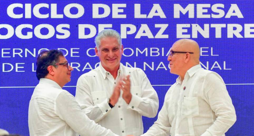 Desde Cuba las delegaciones negociadoras de paz del Gobierno y del ELN anunciaron que pondrán en marcha un cese de hostilidades durante seis meses. FOTO CORTESÍA PRESIDENCIA