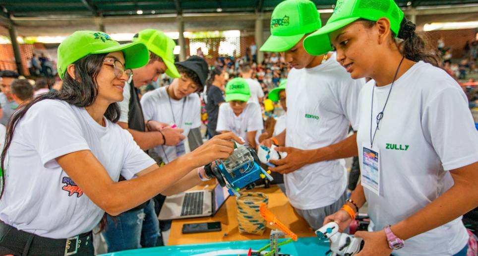 La escuela de robótica del Guaviare espera sumar apoyos y alianzas para seguir llevando ciencia y tecnología a los niños de uno de los departamentos más aislados del país. FOTOS: ESNEYDER GUTIÉRREZ