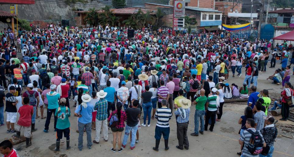 Las manifestaciones continúan mientras gobierno y representantes de mineros buscan llegar a mesas de diálogo. FOTO: Manuel Saldarriaga