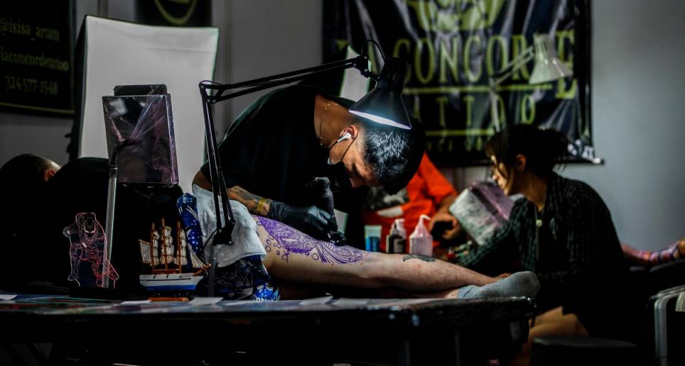 Una de las grandes novedades de la edición 2023 es la realización de Miss Tattoo, cuya elección se realizó hoy domingo, en un encuentro donde se califica “la armonía del tatuaje con el cuerpo”. Foto: Camilo Suárez Echeverry
